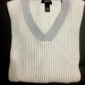 Alfani Men’s V Neck Ribbed Grey Sweater Large